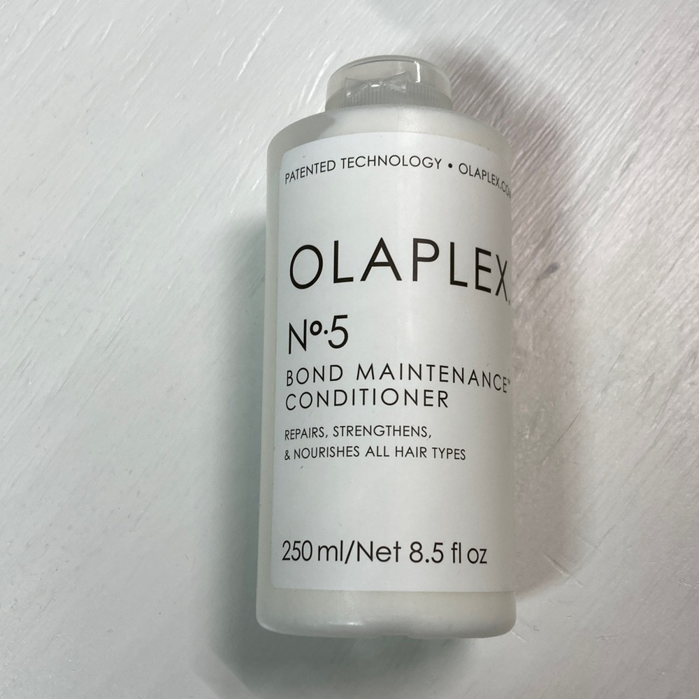 OLAPLEX No. 5 Bond Maintenance Conditioner - White